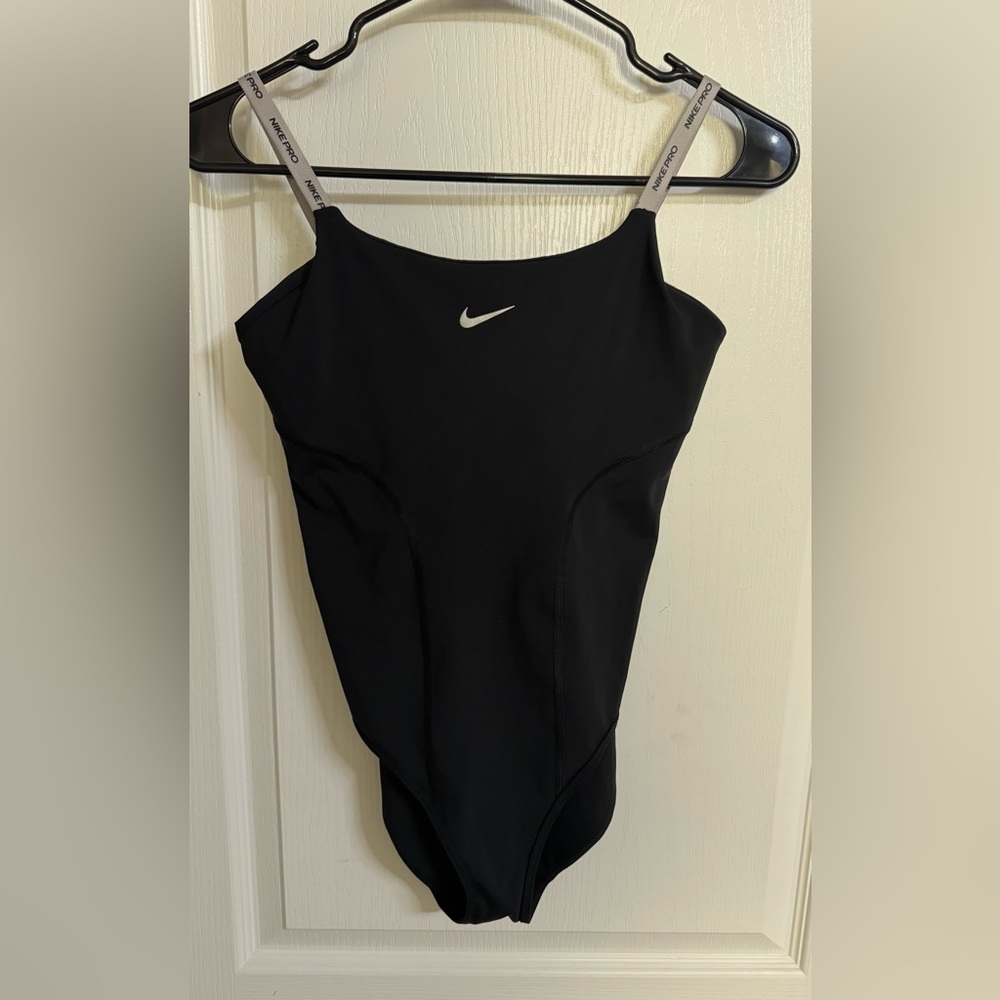 NIKE PRO CAPSULE WOMEN SLEEVELESS TIGHT FIT BODYSUIT TOP BLACK